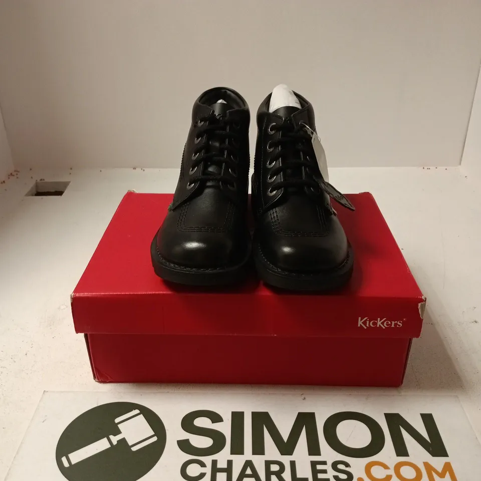 BOXED PAIR OF KICKERS HI W SHOES IN BLACK - EU 37