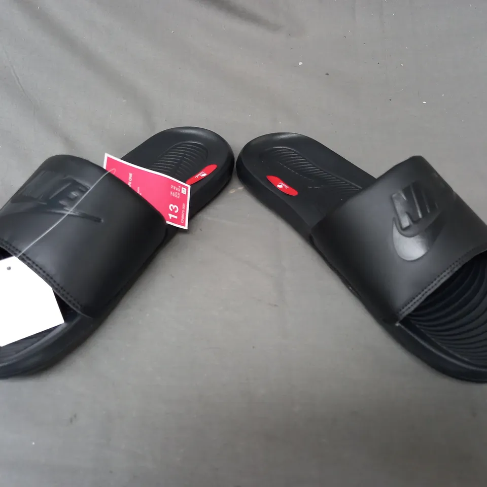 BOXED PAIR OF NIKE VICTORI ONE SLIDERS IN BLACK UK SIZE 12
