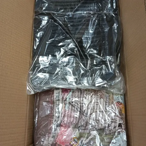 BOX OF APPROXIMATELY 15 ASSORTED CLOTHING ITEMS TO INCLUDE: BOXY GRAPHIC T