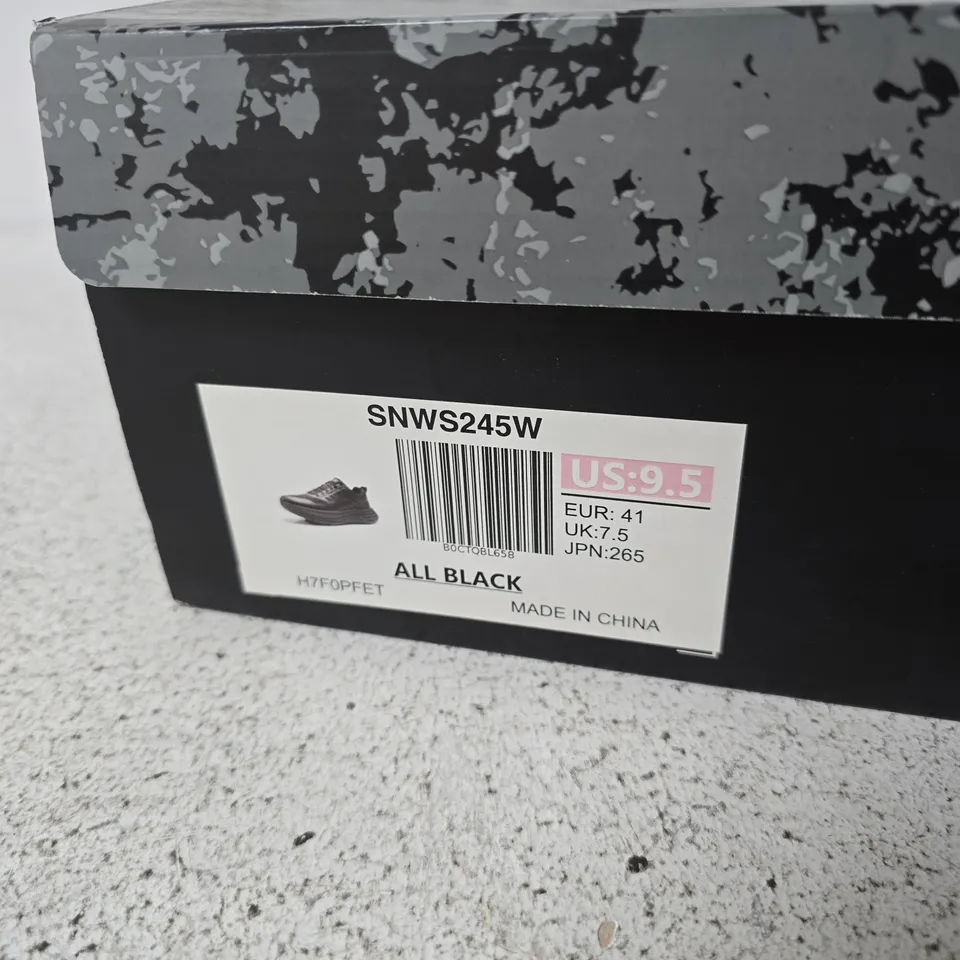 UK 7.5 ALL-BLACK TRAINERS (US 9.5) – BOXED