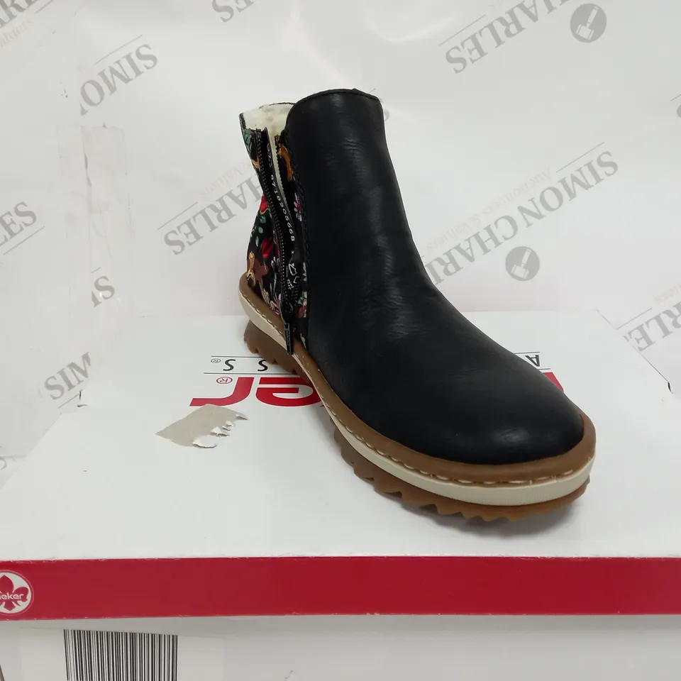 BOXED RIEKER CHELSEA BOOTS, NAVY - SIZE 4