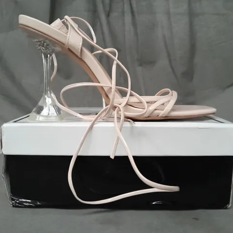 BOXED PAIR OF ENVY OPEN TOE HEELED STRAPPY SANDALS IN NUDE SIZE 7