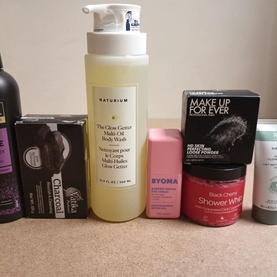APPROXIMATELY 15 ASSORTED HEALTH & BEAUTY PRODUCTS TO INCLUDE TRESEMME , SHOWER WHIP AND BYOMA 