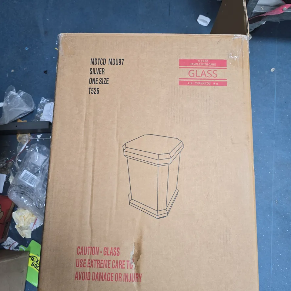 PLINTH LAMP TABLE – GLASS, ONE SIZE 