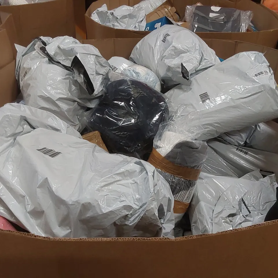 PALLET TO CONTAIN A LARGE ASSORTMENT OF PILLOWS, CUSHIONS AND RELATED PRODUCTS 
