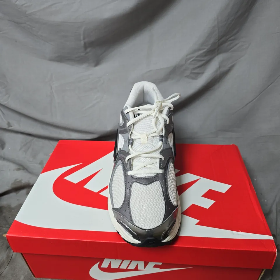 NIKE SNEAKERS – GREY/WHITE MESH WITH OVERLAYS, ON RED NIKE BOX SIZE 13