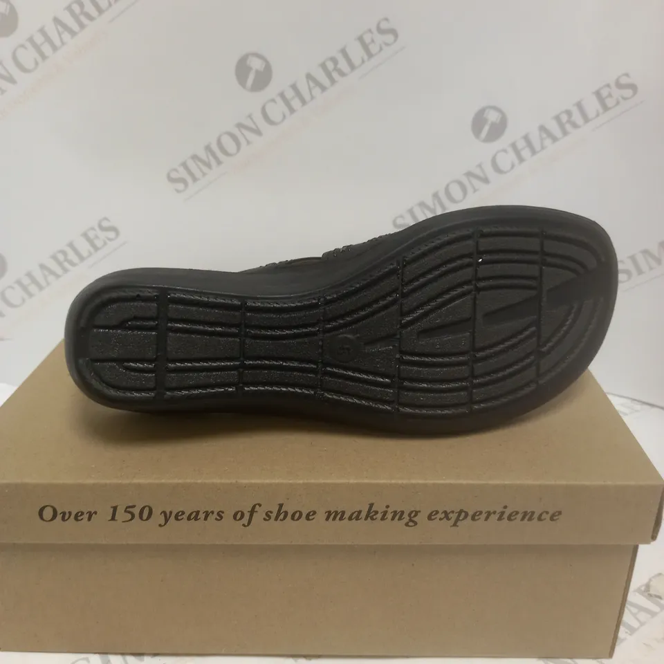 BOXED PAIR OF CUSHION WALK BLACK WEDGE SANDALS - SIZE 5