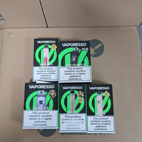BOX OF APPROXIMATELY 30 ASSORTED E-CIGARETTES AND ACCOMPANIMENTS TO INCLUDE: VARIOUS VAPORESSO ITEMS 