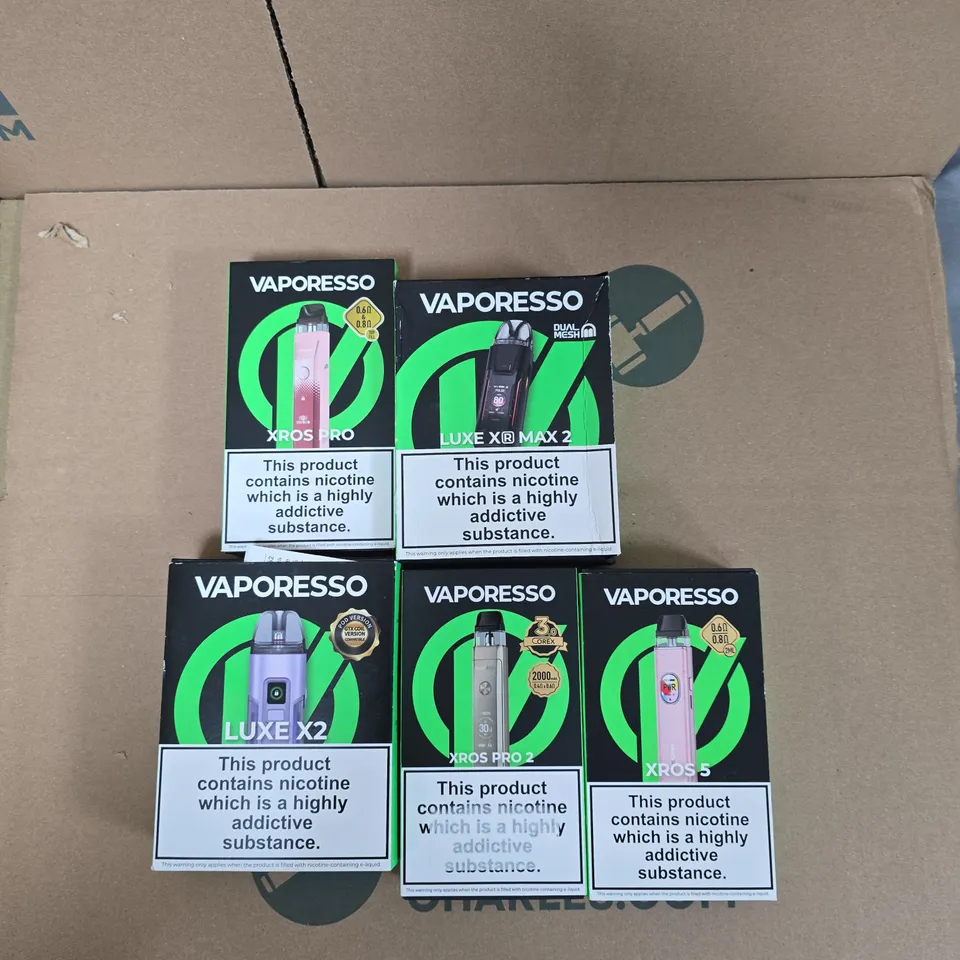 BOX OF APPROXIMATELY 30 ASSORTED E-CIGARETTES AND ACCOMPANIMENTS TO INCLUDE: VARIOUS VAPORESSO ITEMS 