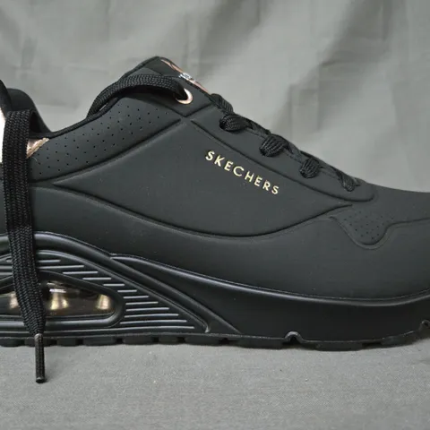 BOXED PAIR OF SKECHERS SHOES IN BLACK/METALLIC ROSE GOLD UK SIZE 8