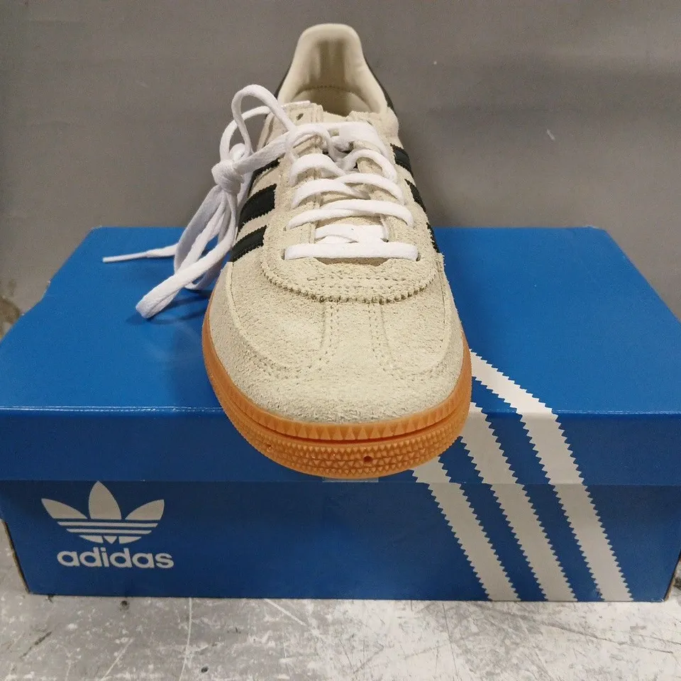 BOXED PAIR OF ADIDAS HANDBALL SPEZIAL WOMEN'S SHOES IN OFF-WHITE/BLACK SIZE 4.5
