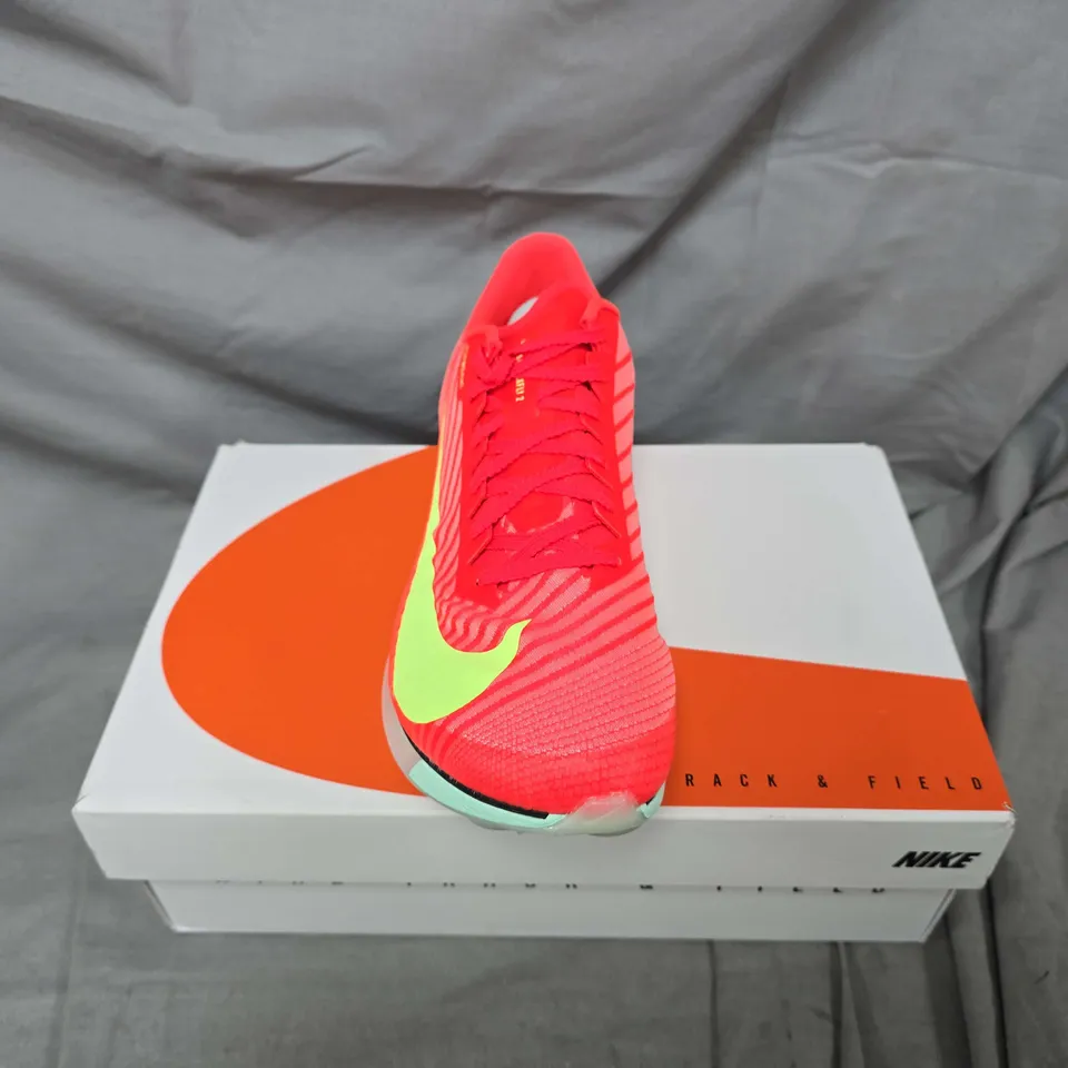 BOXED PAIR OF NIKE AIR ZOOM MAXFLY 2 IN ORANGE - UK 7