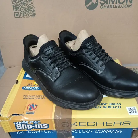 BOXED PAIR OF SKECHERS WIDE FIT MENS SHOES - 12
