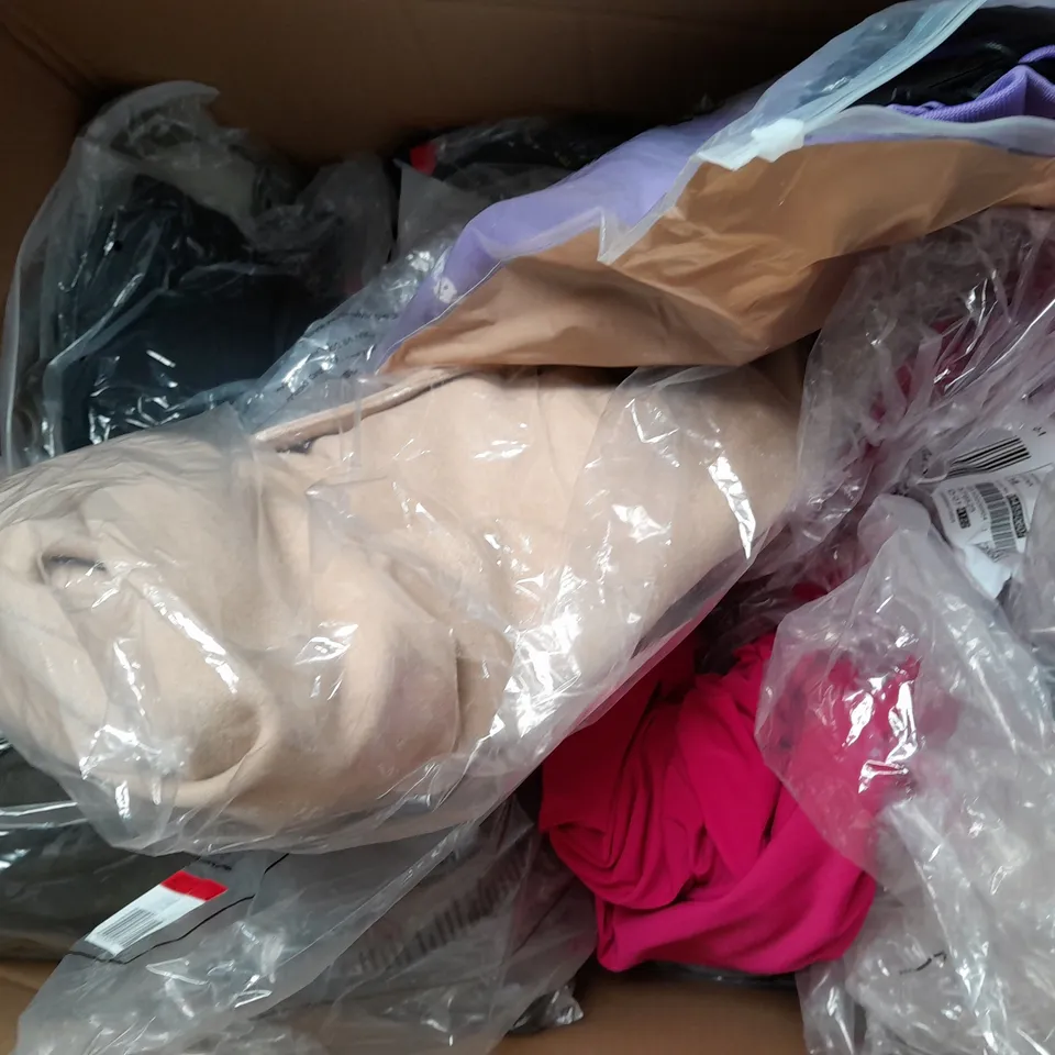 BOX OF APPROXIMATELY 20 ASSORTED CLOTHING ITEMS TO INCLUDE - HAT , TROUSERS , BELT ETC