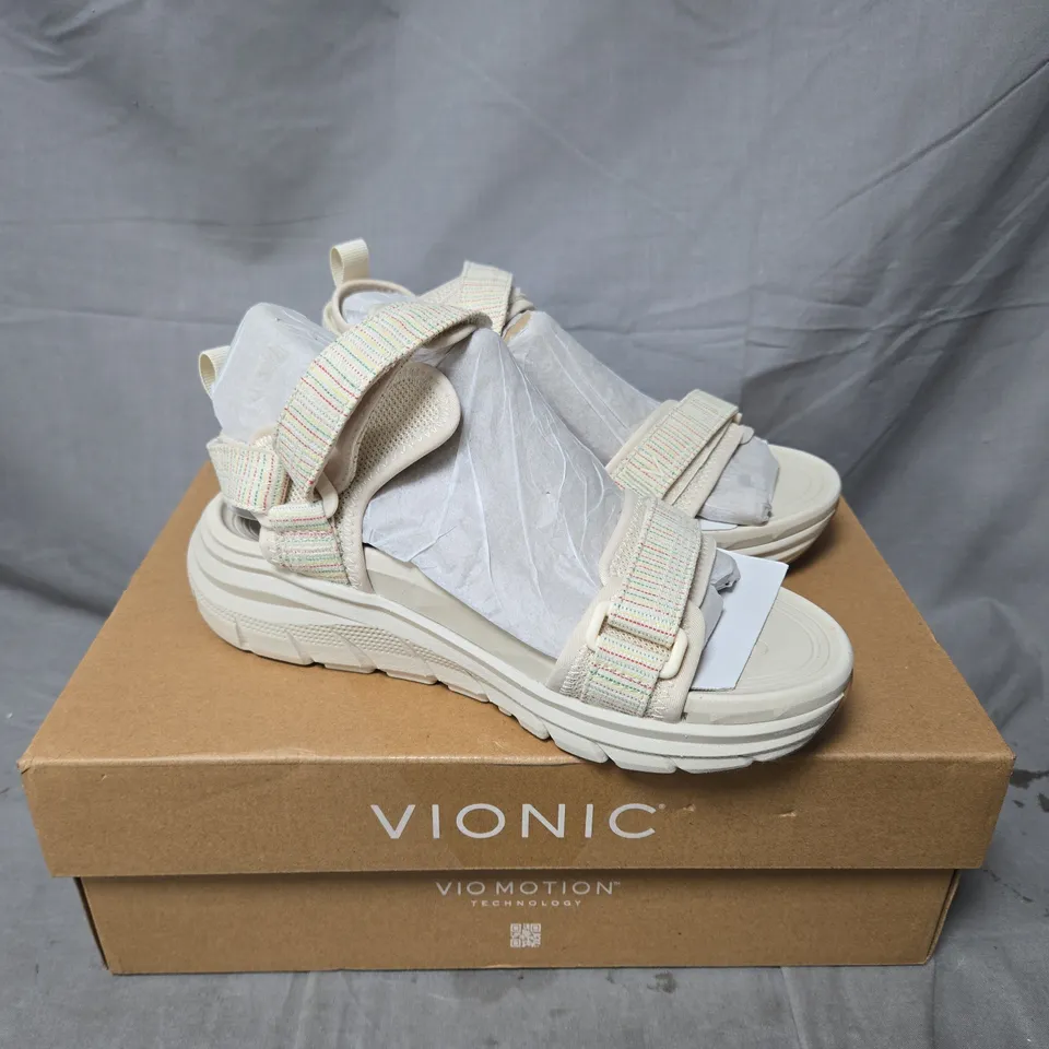 BOXED VIONIC WALK MAX SANDALS IN CREAM - SIZE 3