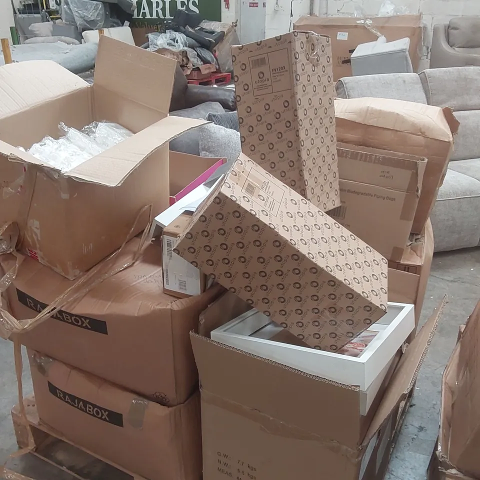 PALLET CONTAINING A VERY LARGE QUANTITY OF ASSORTED BAKERY ITEMS INCLUDING: MOLDS, UTENSILS, CAKE PLATE STANDS ECT
