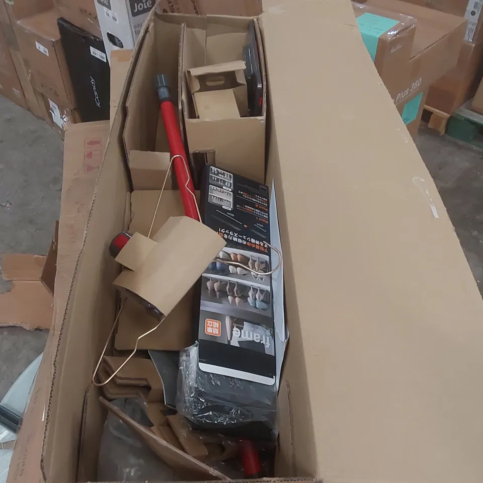 PALLET CONTAINING A LARGE QUANTITY OF ASSORTED FURNITURE PARTS/CONSUMER PRODUCTS INCLUDING: BED PARTS, XROCKER DESK PARTS, DYSON VACUUM PARTS ECT