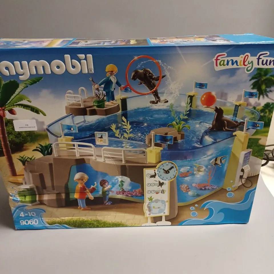 BOXED PLAYMOBIL FAMILY FUN AQUARIUM SET - 9060