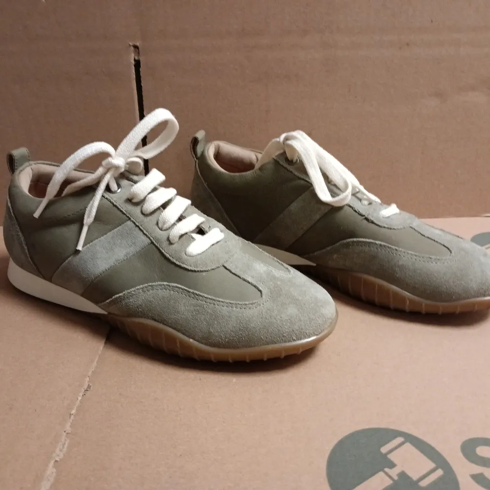BOXED PAIR OF SIGNATURE TRAINERS IN SAGE SIZE 5