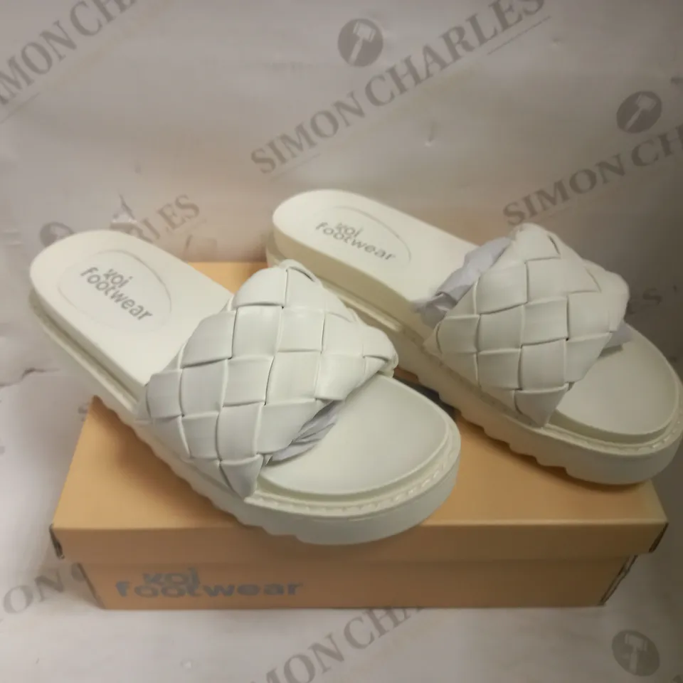 KOI VEGAN YUTIN QUILTED WHITE SLIDERS - SIZE 6