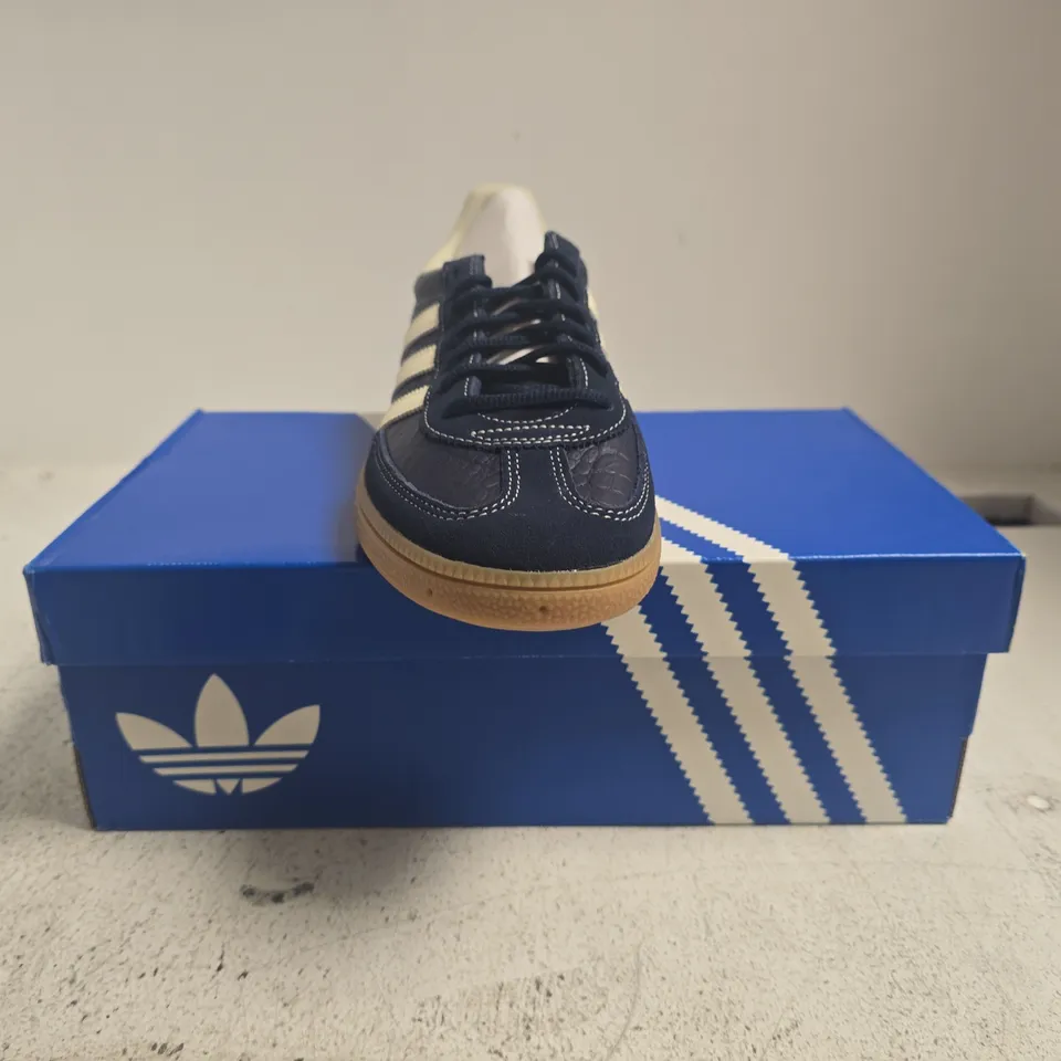 BOXED PAIR OF ADIDAS HANDBALL SPEZIAL TRAINERS IN NAVY SIZE UK 8