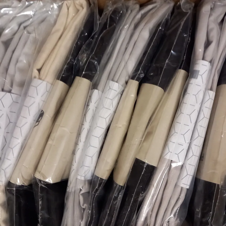 BOX TO CONTAIN APPROXIMATELY 15 ASSORTED SASA CRAZE PILLOW CASES IN GREY AND BLACK