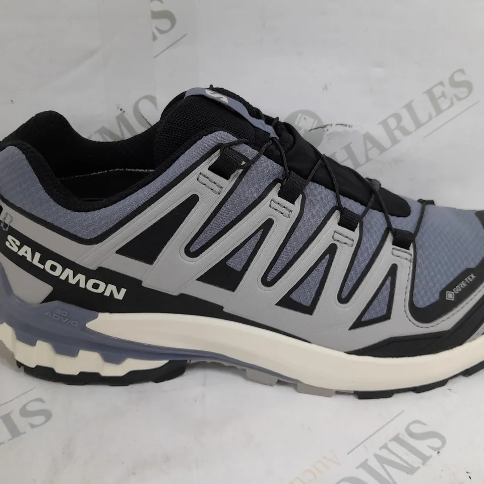 PAIR OF SALOMON PRO GORETEXT TRAINERS IN BLUE/BLACK/WHITE - UK 7