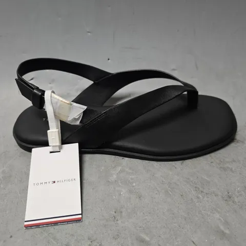 TOMMY HILFIGER BLACK SANDALS - SIZE 38