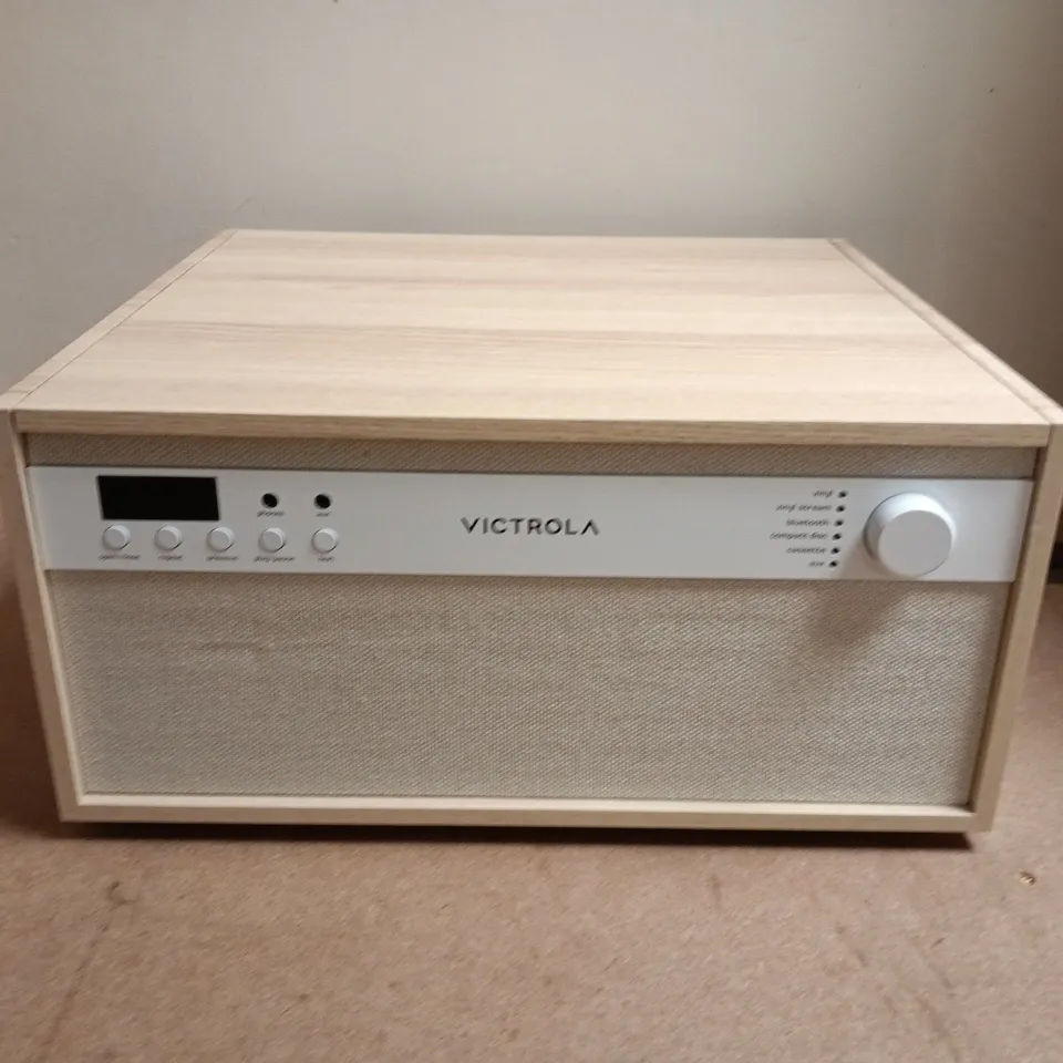 VICTROLA CONSOLE RADIO/PHONOGRAPH – LIGHT WOOD CABINET