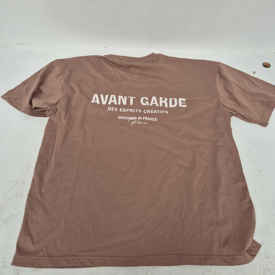 AVANT GARDE DES ESPRITS CREATIFS TEE IN BROWN - LARGE