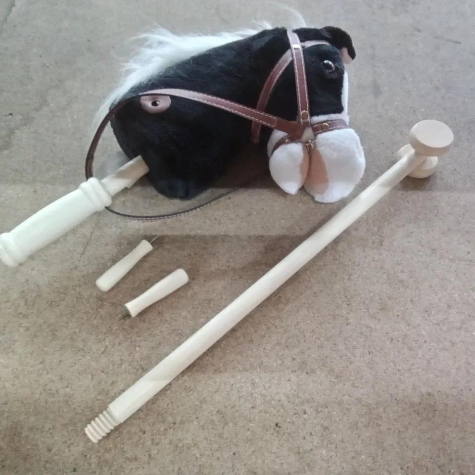 BOXED SEA&MEW TOY HORSE