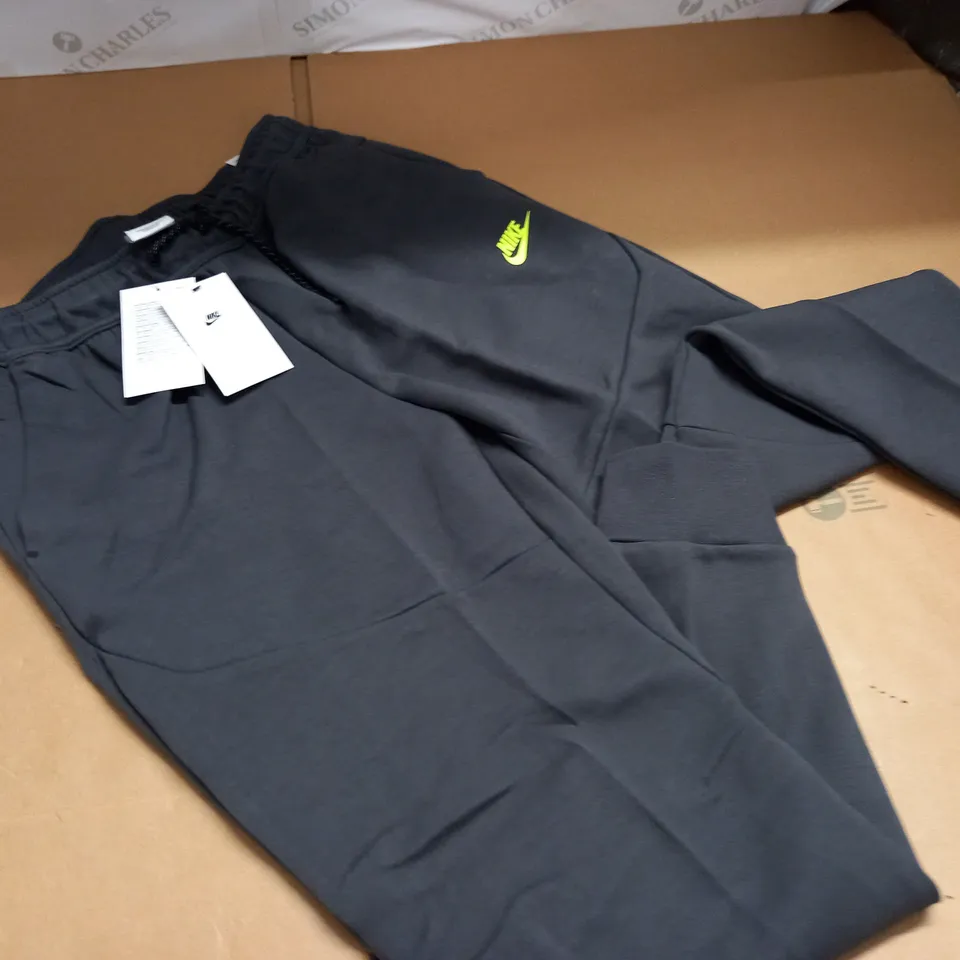 NIKE MENS TECH PANTS - M