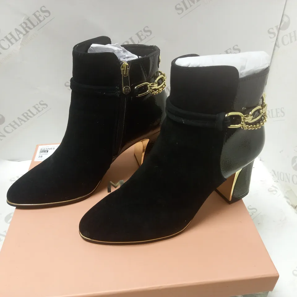 BOXED KANNES BLACK SUEDE CHAIN SWOOSH HEELED ANKLE BOOT - SIZE 5