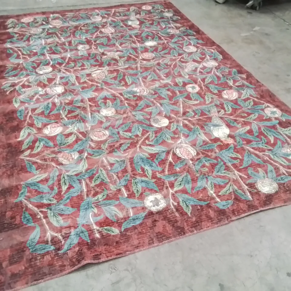 QUALITY DESIGNER AREA RUG - APPROXIMATELY 270X195CM