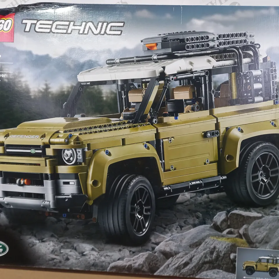 LEGO TECHNIC LAND ROVER DEFENDER (42110) RRP £179.99