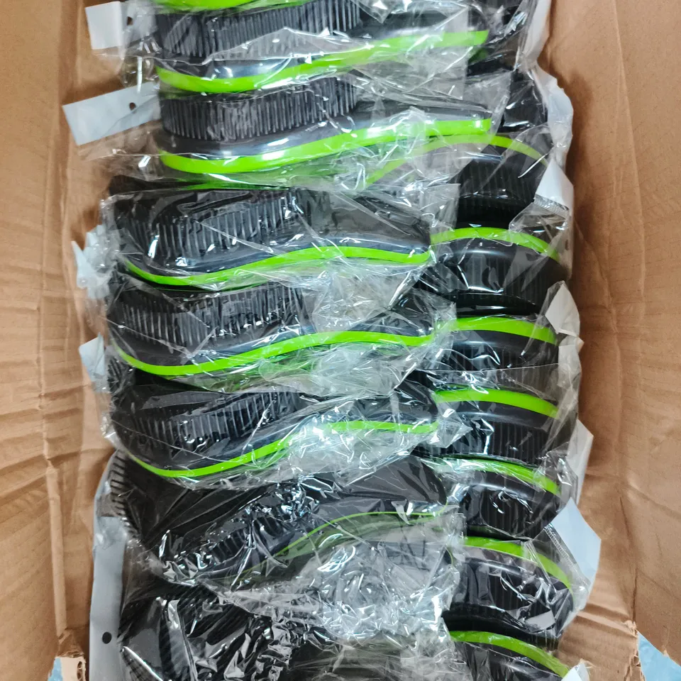 APPROXIMATELY 20 PLASTIC HAIRBRUSHES IN GREEN/BLACK 