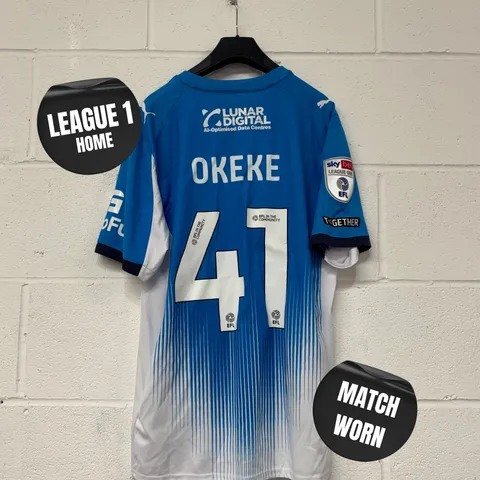 STOCKPORT COUNTY F.C LEAGUE ONE MATCH WORN HOME SHIRT IN BLUE/WHITE - EU L / JIM OKEKE #41