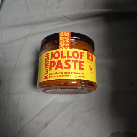 BOX OF APPROXIMATELY 10 ASSORTED FOOD ITEMS INCLUDING JUST BEE HONEY , JOLLOF PASTE AND POPWORKS POPPED CHIPS