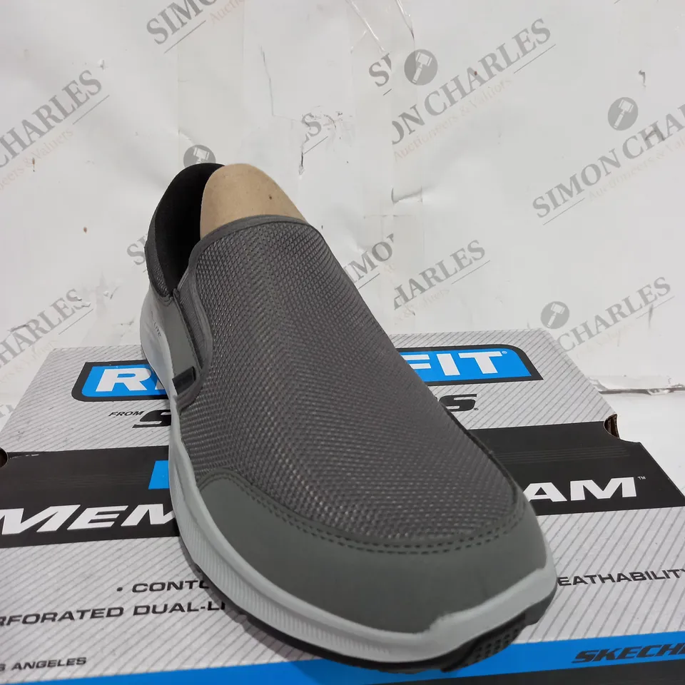 BOXED PAIR OF SKECHERS AIR COOLED MEMORY FOAM TRAINERS IN GREY SIZE 9