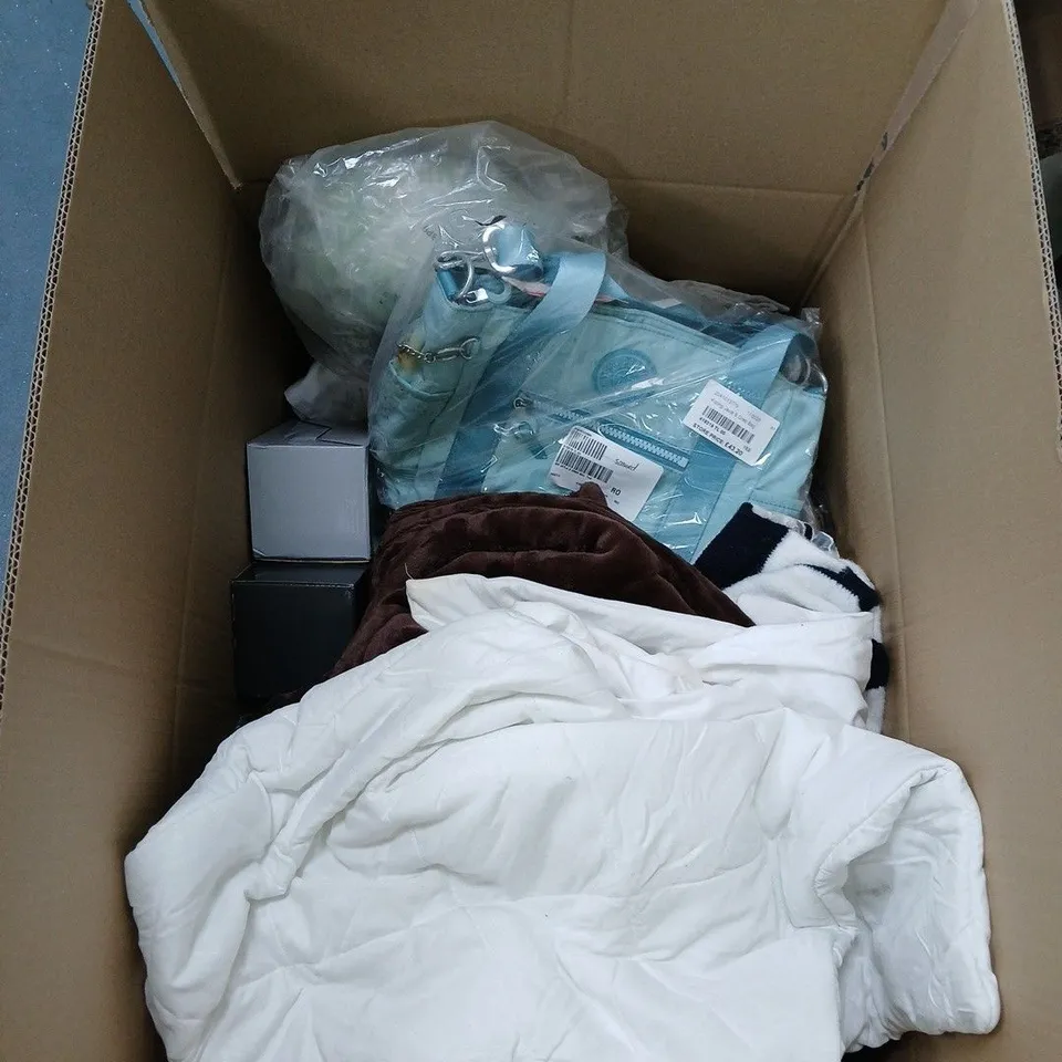 BOX OF APPROXIMATELY 13 ITEMS OR MORE CONTAINING CLOTHES BED STUFF ECT 