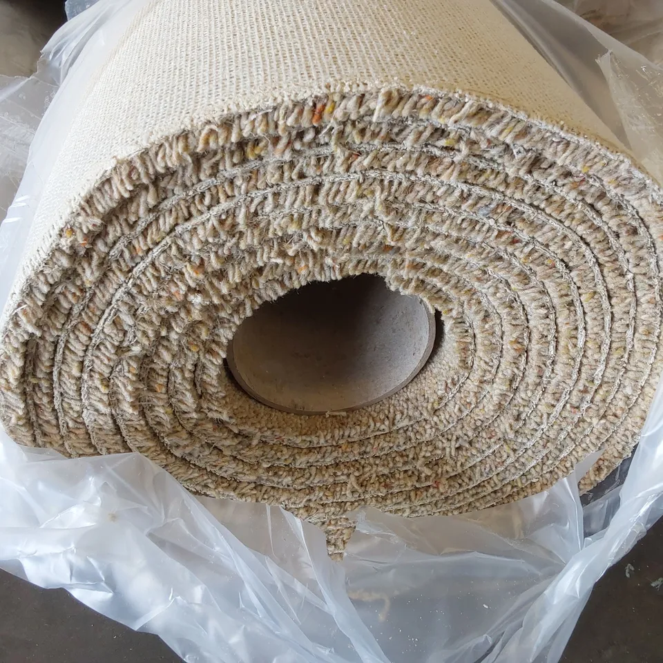 ROLL OF QUALITY STRATHMORE BERBER ROLLING HEATHER CARPET // SIZE: APPROXIMATELY 5 X 5.97m