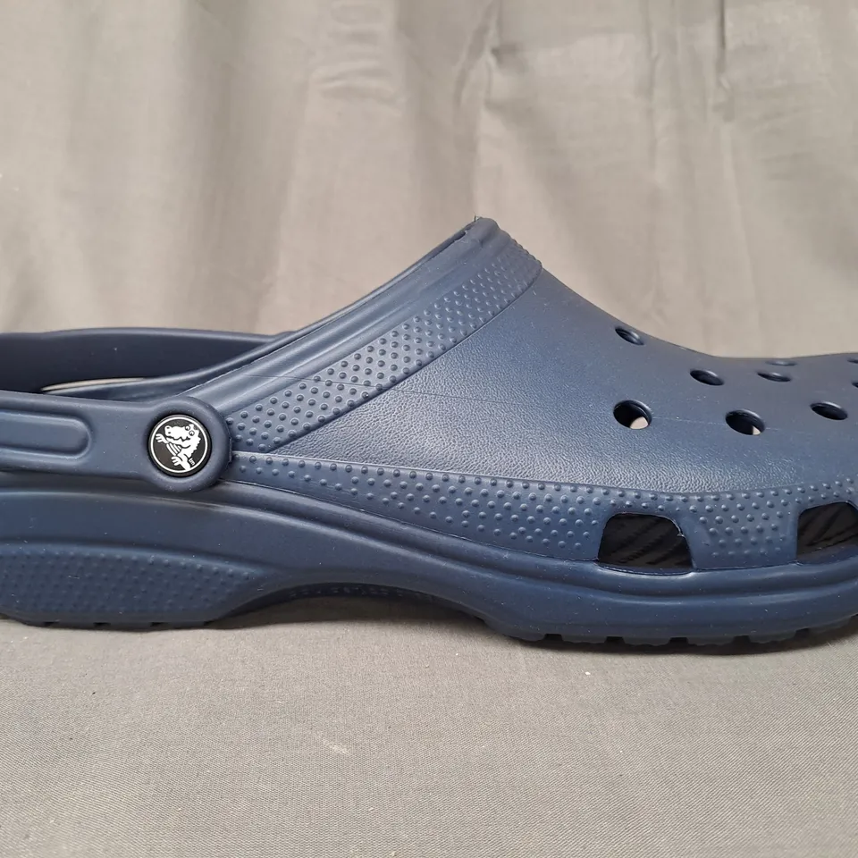 PAIR OF CROCS CLASSIC IN NAVY UK SIZE M14