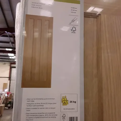 VERTICAL 3 PANEL OAK VENEER INTERNAL DOOR 1981 × 762MM