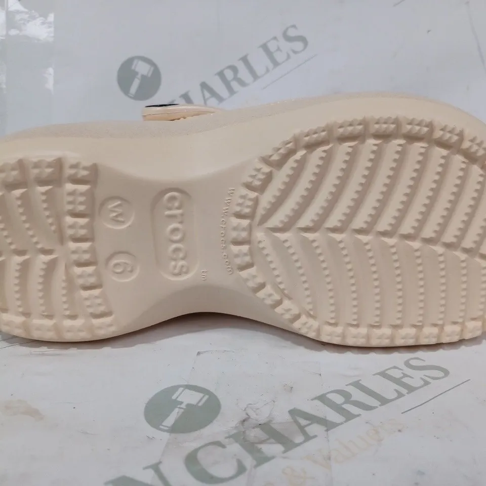 BOXED PAIR OF CROCS CLASSIC PLATFORM SHIMMER CLOGS IN VANILLA COLOUR UK SIZE 4