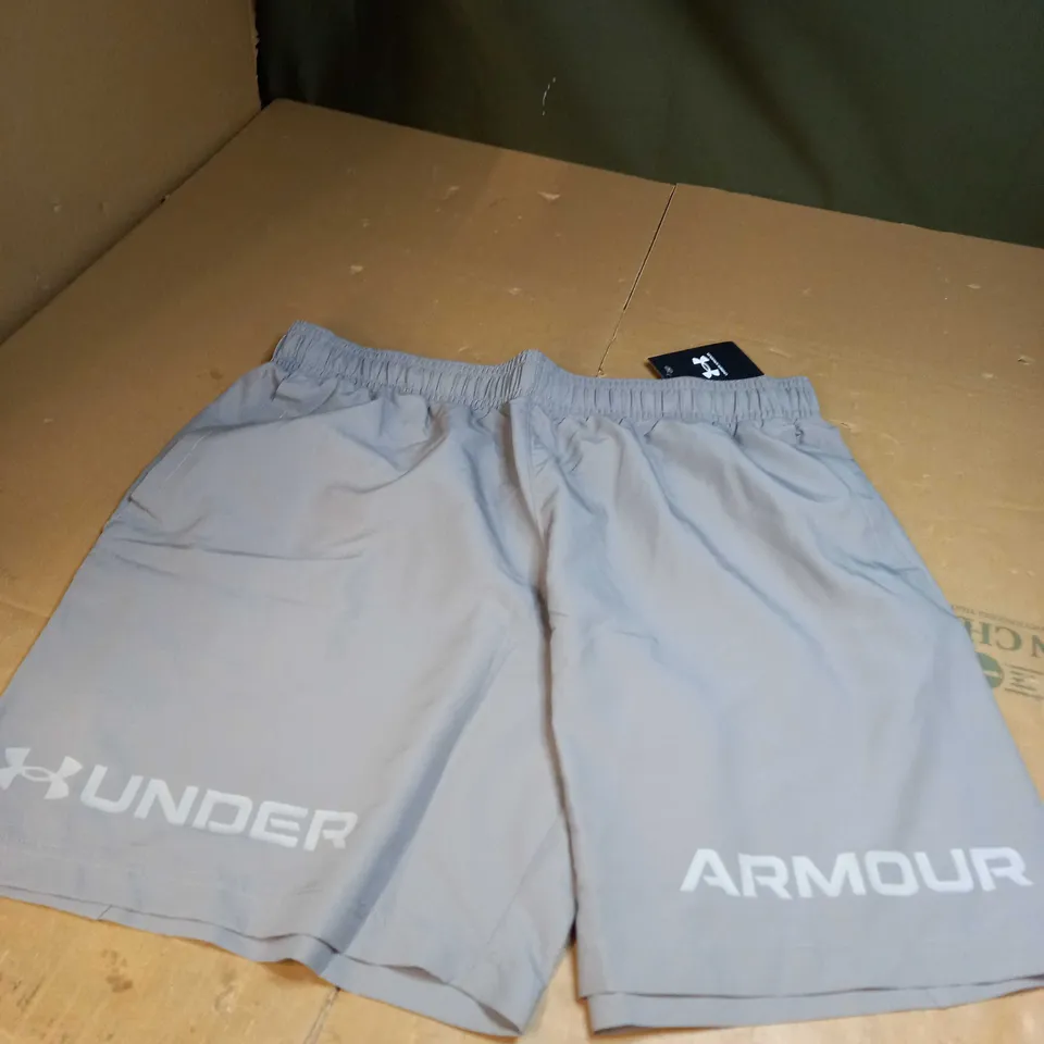 GREY UNDER ARMOUR SHORTS 