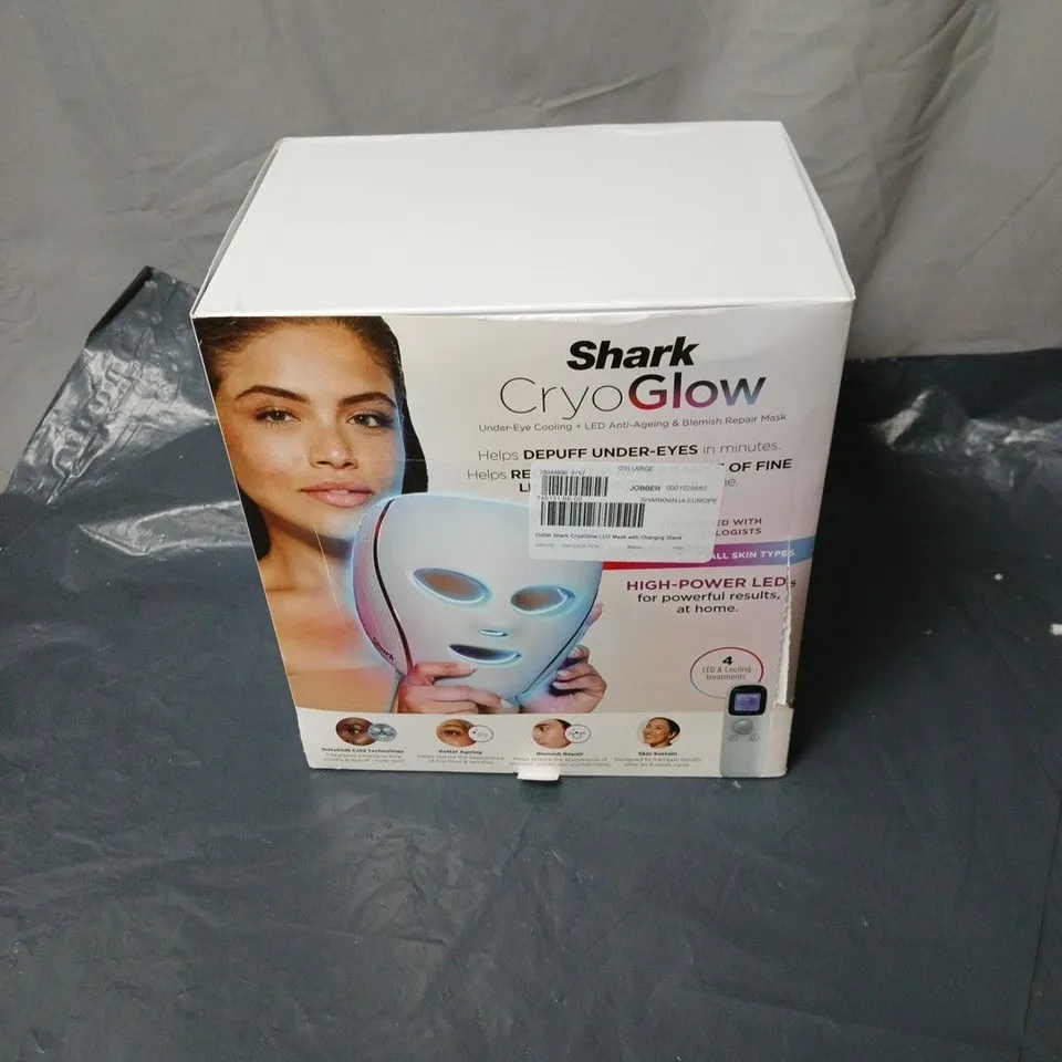 SHARK CRYOGLOW LED MASK WITH CHARGING STAND
