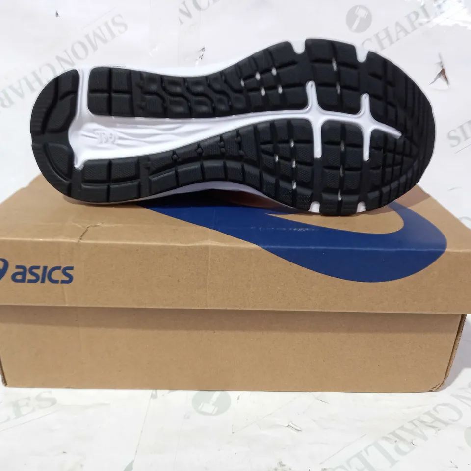 BOXED PAIR OF OASICS GEL-EXCITE 7 TRAINERS IN PINK EU SIZE 38
