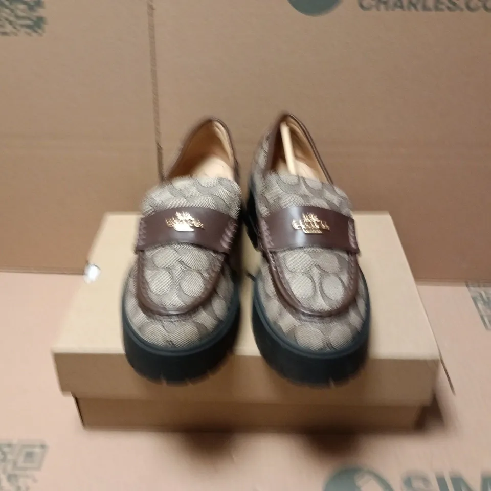 BOXED PAIR OF COACH LOCKUP LOAFERS IN BROWN - EU 37.5