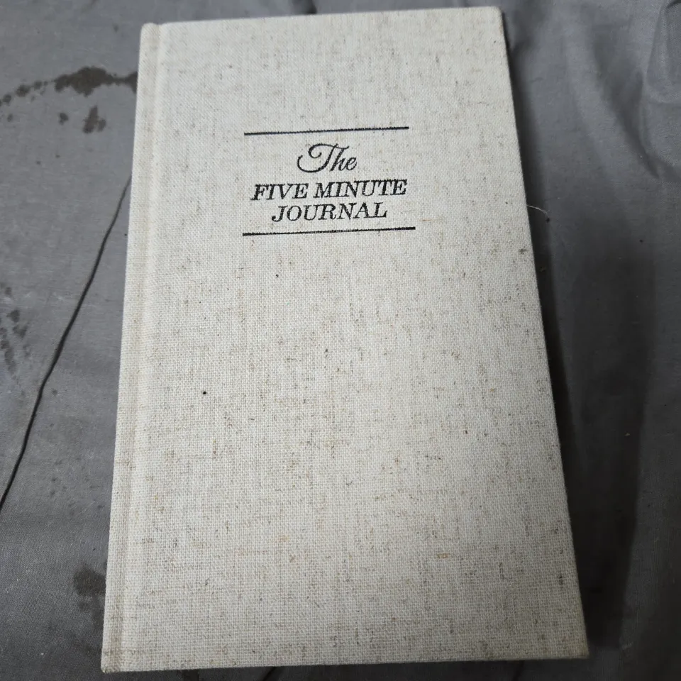 APPROXIMATELY 20 ASSORTED HOUSEHOLD ITEMS INCLUDING SELF ESTEEM CARDS . THE FIVE MINUTE JOURNAL AND INVISIBLE DISC PLATE HANGER 