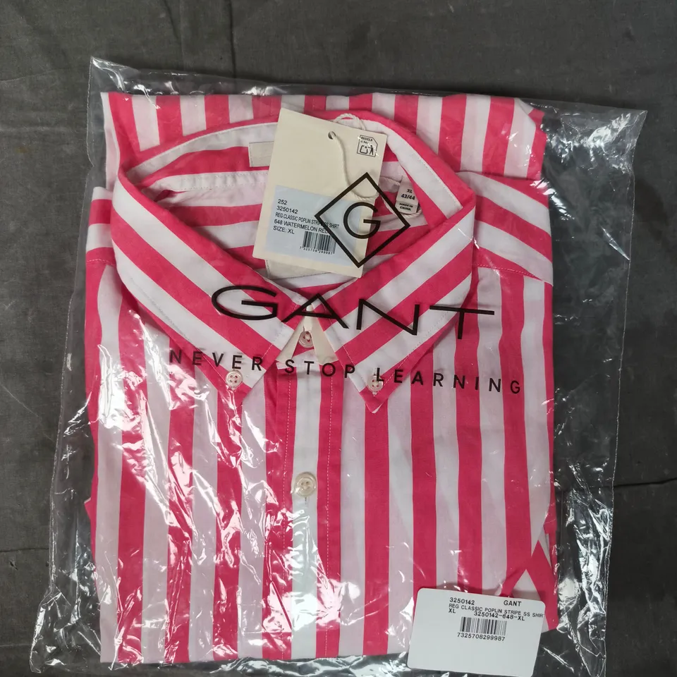 BAGGED GANT CLASSIC POPLIN STRIPE SHORT SLEEVE SHIRT IN WATERMELON RED SIZE XL